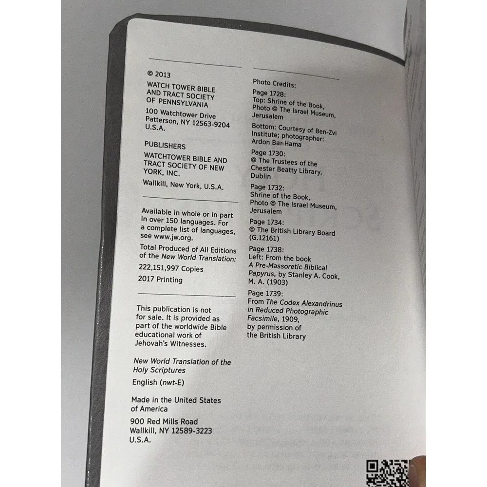 New World‎ Translation of the Holy Scriptures Watch Tower Bible 2013 Small